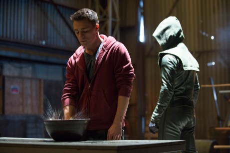 arrow-s2ep12-tremors-still-image-colton-haynes-roy-harper-and-stephen-amell-oliver-queen