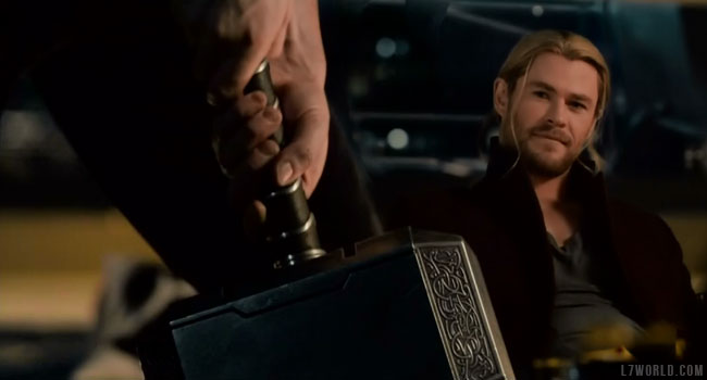 Avengers-Age-of-Ultron-Thor-hammer-Mjolnir-Captain-America-Steve-Rogers