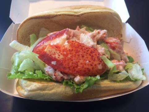 A surprisingly attractive lobster roll!